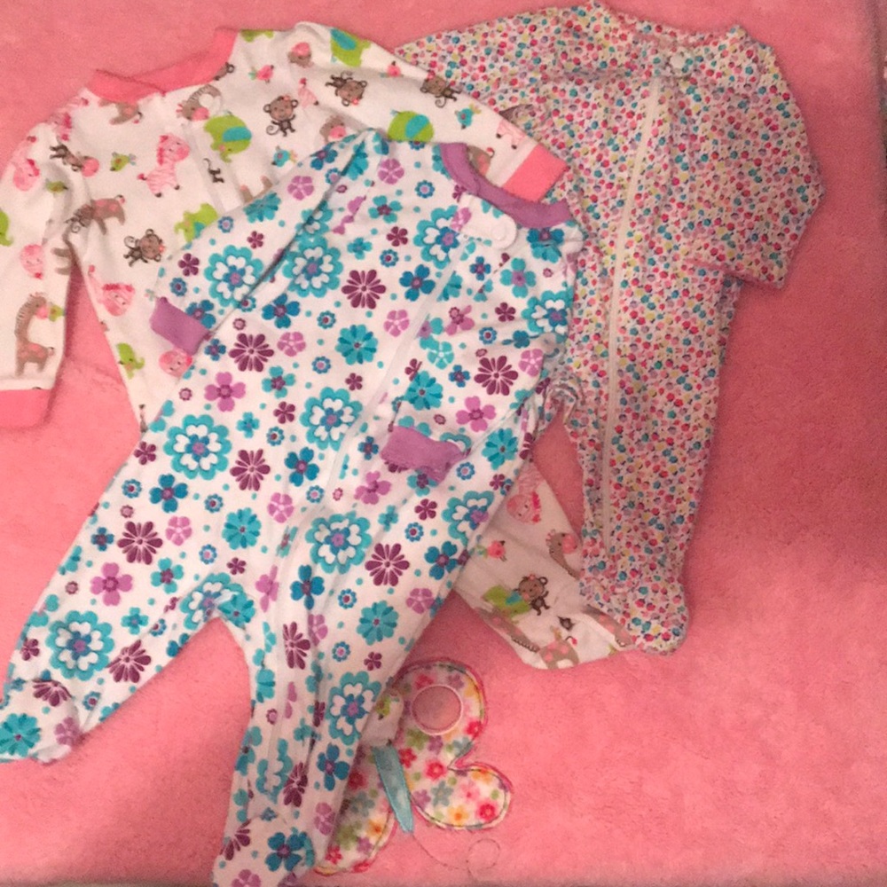 🎀NWOT🎀 3 Zip up footies with safety snap